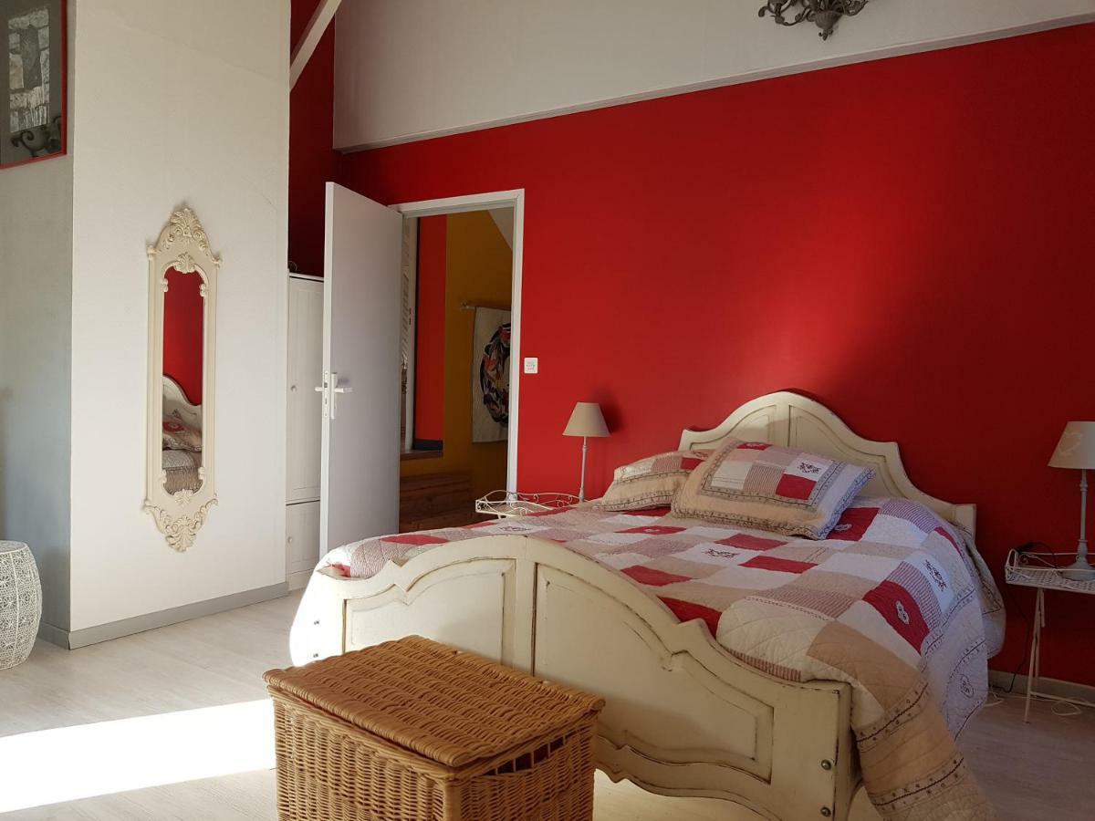 Les Pinguelles Bed and Breakfast Le Donjon Exteriör bild