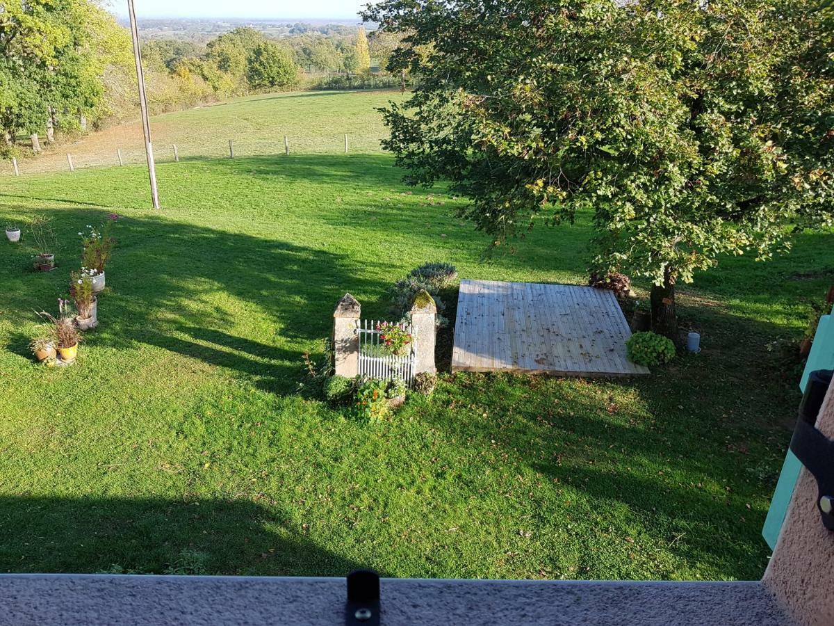 Les Pinguelles Bed and Breakfast Le Donjon Exteriör bild