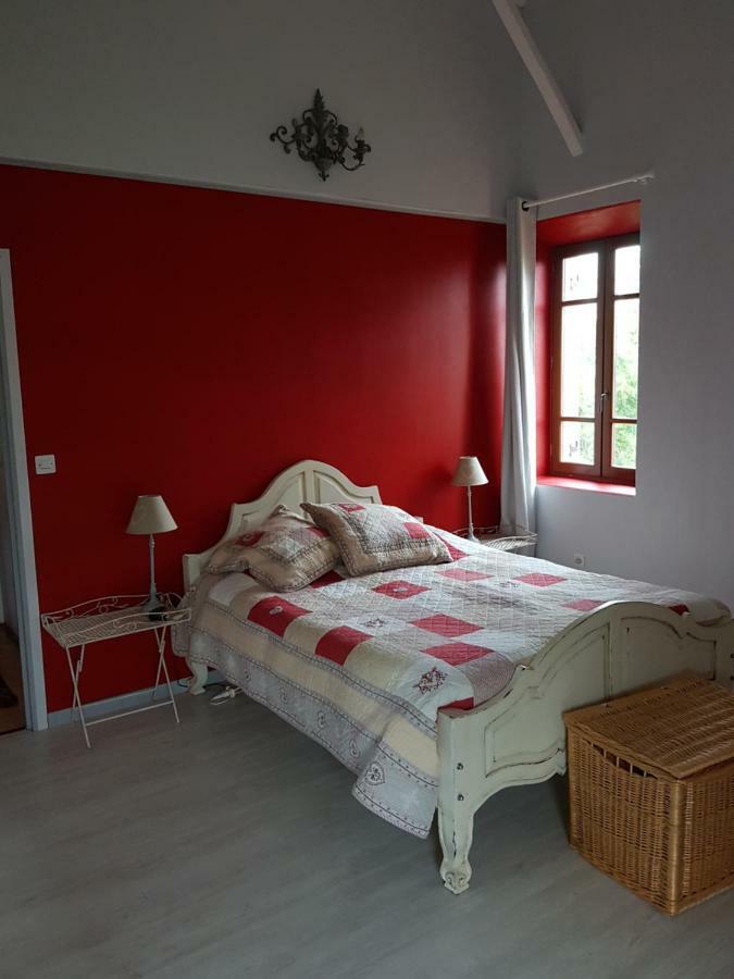 Les Pinguelles Bed and Breakfast Le Donjon Exteriör bild